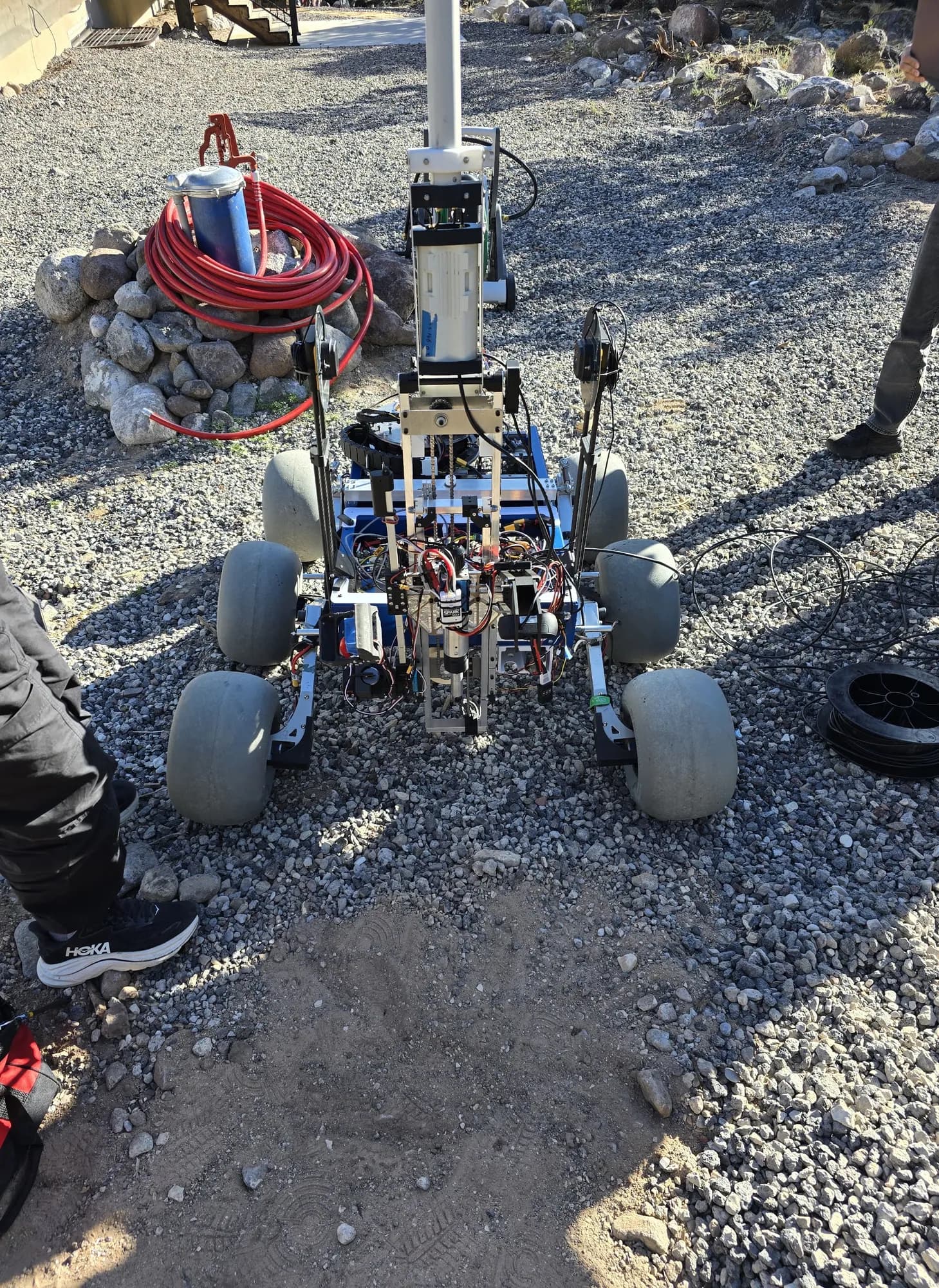 Rover in the field, elevator standing as the rear mast
