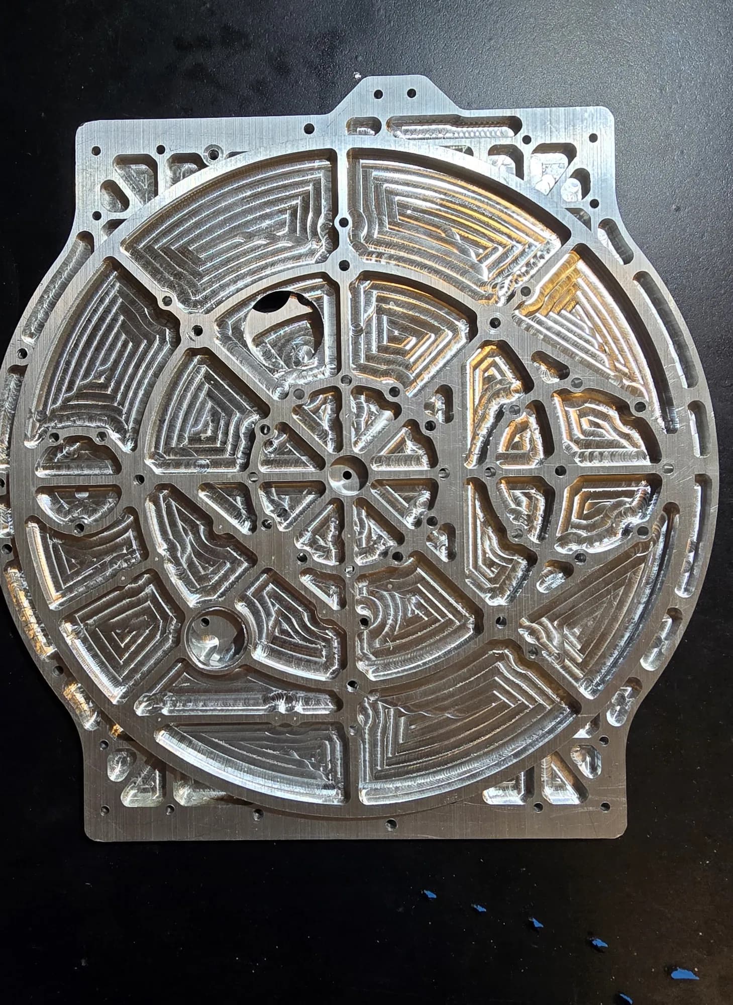 Base plate, lattice pocketing