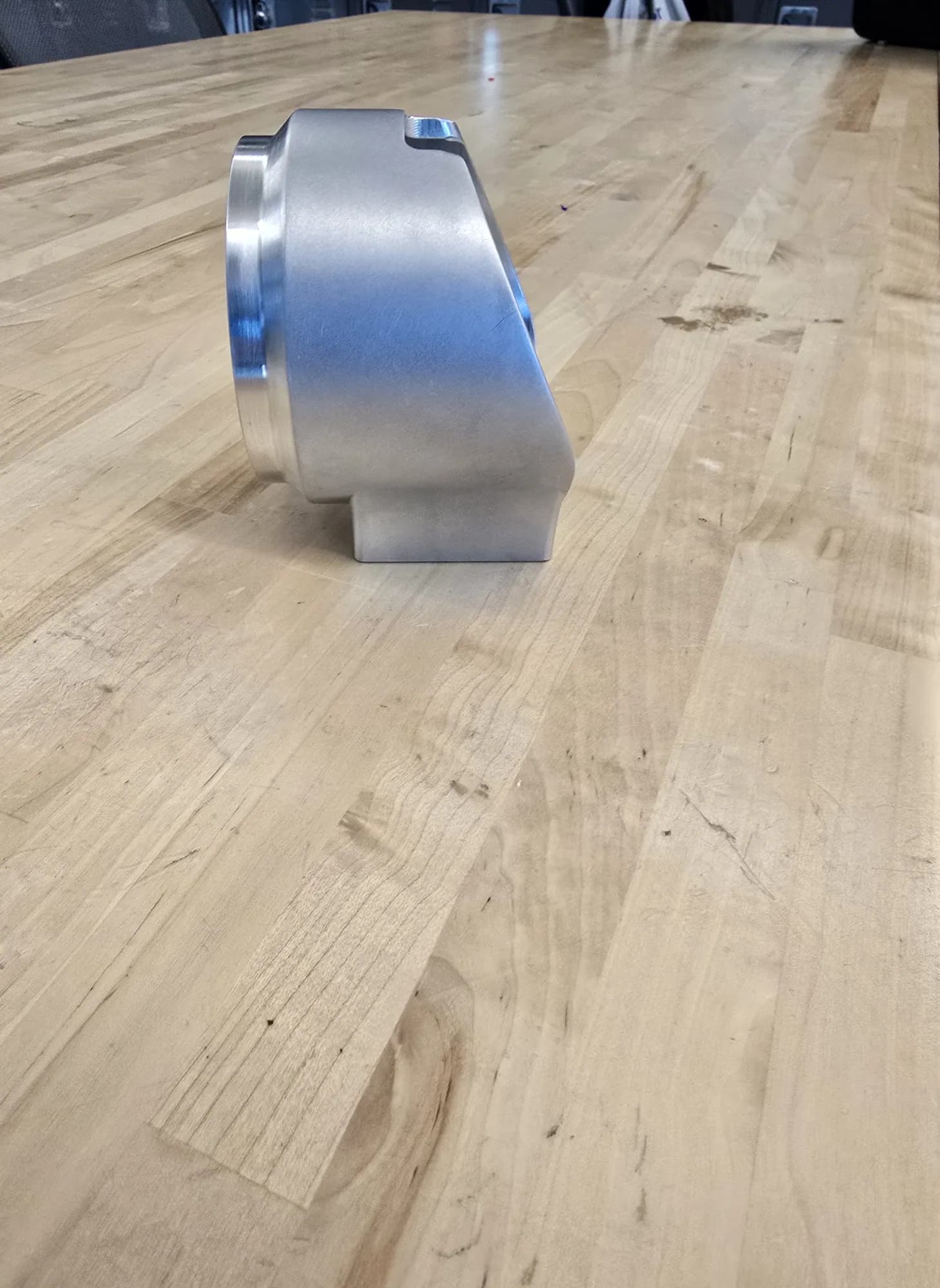 The structural foot that lands on the tube link