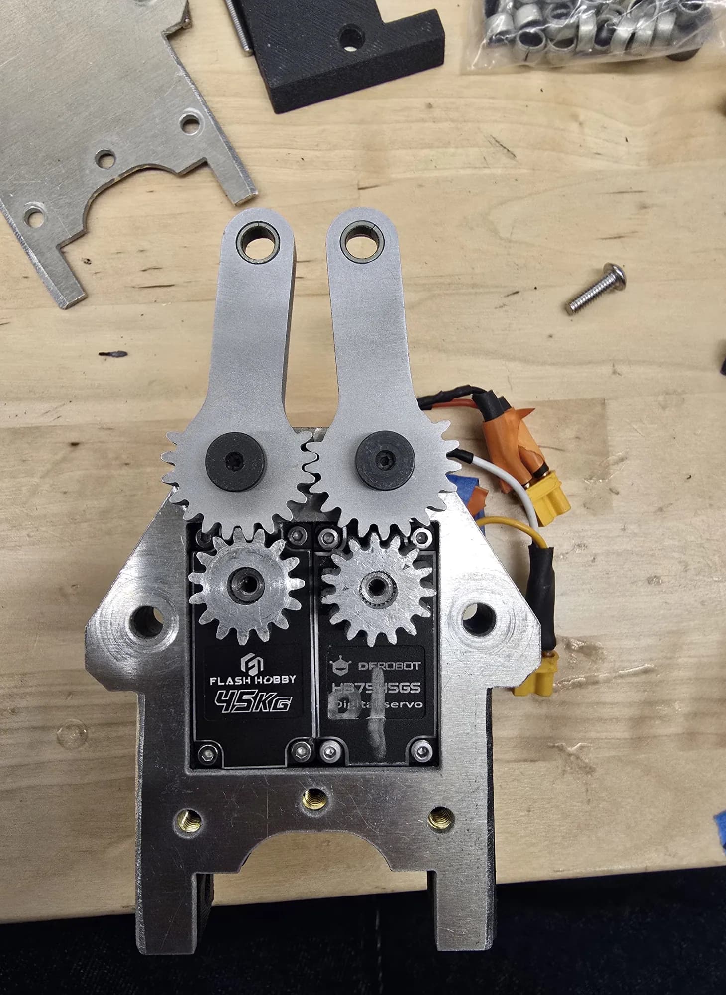 Servo pair and the stamped drive gears